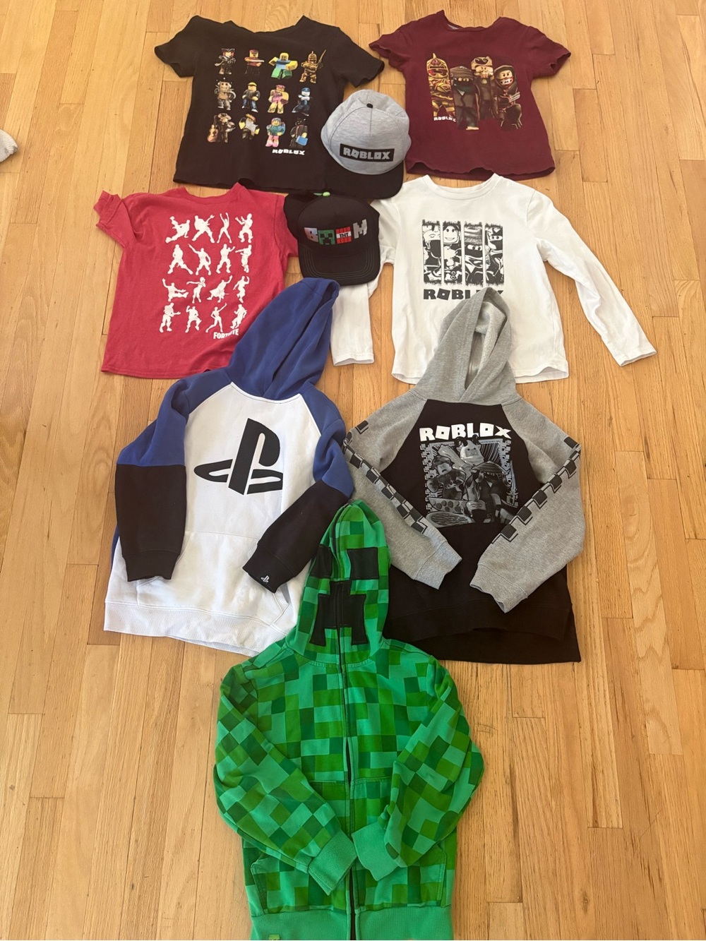 Little Boys SZ 6-8 Gamer clothes Lot; Roblox, Fortnite, Minecraft, PlayStation
